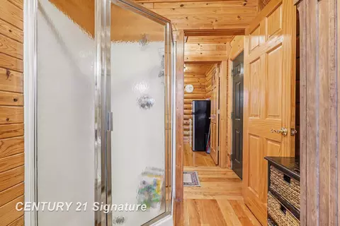 Entry Way - 3826 Buzzell, Gladwin, MI 48624 photo 1 of 1