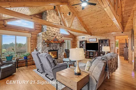 Living - 3826 Buzzell, Gladwin, MI 48624 photo 2 of 4