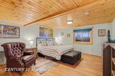 Bedroom - 3826 Buzzell, Gladwin, MI 48624 photo 4 of 4