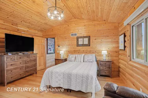Bedroom - 3826 Buzzell, Gladwin, MI 48624 photo 1 of 4