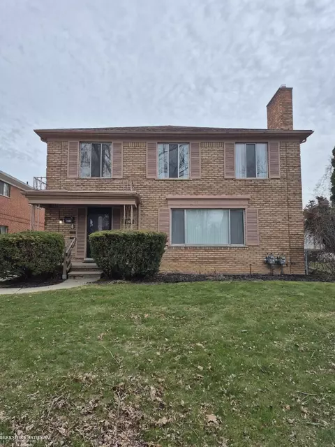 832 Harcourt, Grosse Pointe Park, MI 48230