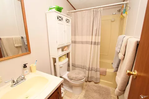 Bath - 1720 Hemlock, Monroe, MI 48162 photo 2 of 2
