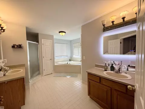 Bath - 46514 Chalmers Dr, Macomb, MI 48044 photo 2 of 3