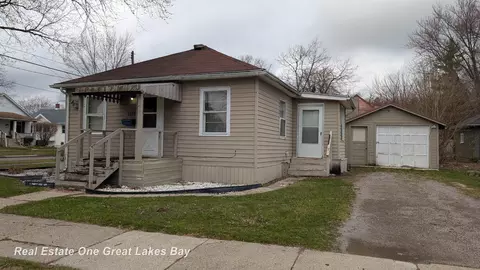 1620 Congress, Saginaw, MI 48602