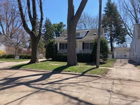 8442 Central, Center Line, MI 48015