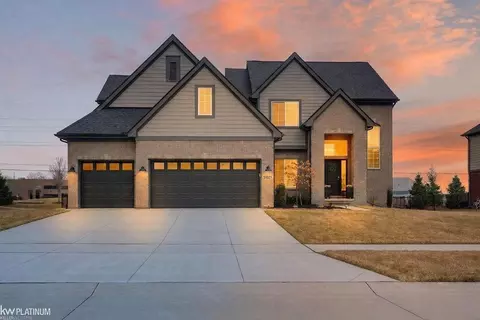 51624 Creek Vw, Chesterfield, MI 48051