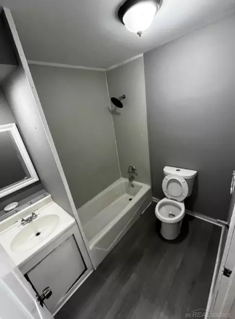 Bath - 8647 Chalmers, Warren, MI 48089 photo 1 of 1