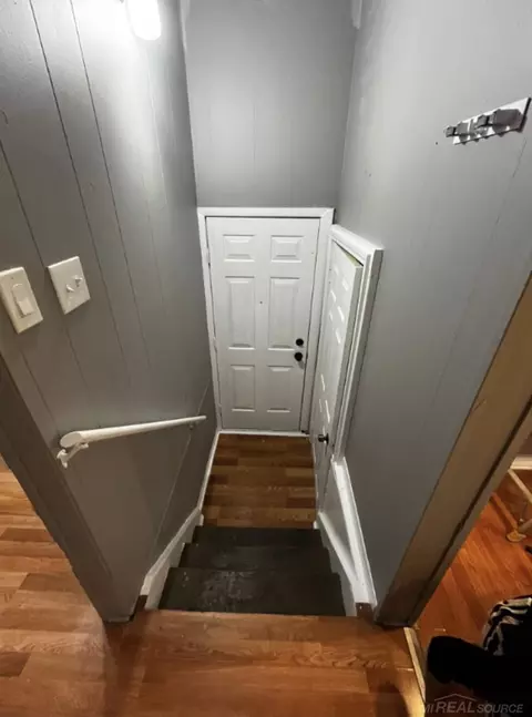 Entry Way - 8647 Chalmers, Warren, MI 48089 photo 2 of 3