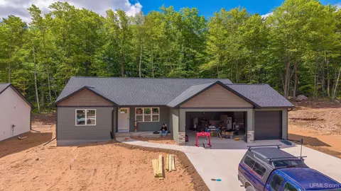 146 Woodland, Negaunee, MI 49866