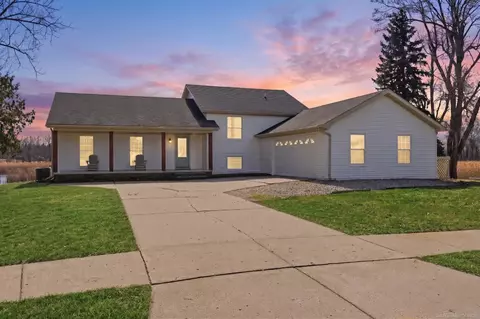 495 Lakes Edge, Oxford, MI 48371