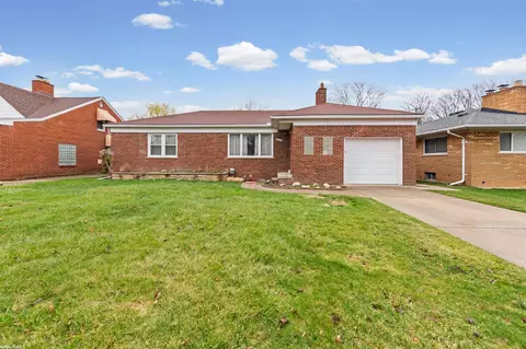 21831 Edgewood, Saint Clair Shores, MI 48080