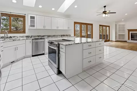 Kitchen - 3343 E Ryan, Midland, MI 48642 photo 5 of 7
