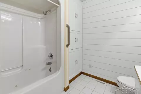 Bath - 3343 E Ryan, Midland, MI 48642 photo 2 of 7