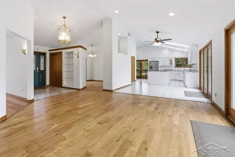 Living - 3343 E Ryan, Midland, MI 48642 photo 3 of 4