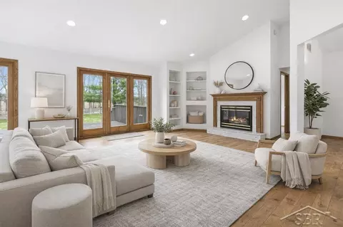 Living - 3343 E Ryan, Midland, MI 48642 photo 2 of 4