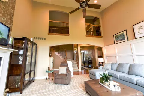 Living - 327 Pebble Bch, Monroe, MI 48162 photo 3 of 4