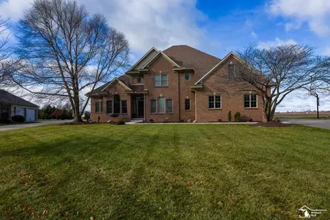 327 Pebble Bch, Monroe, MI 48162