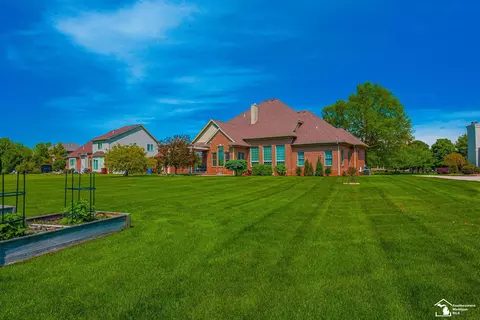 Exterior - 327 Pebble Bch, Monroe, MI 48162 photo 5 of 9