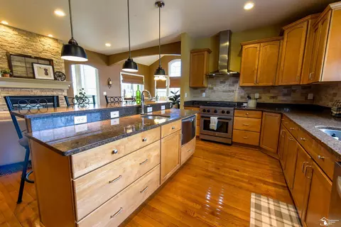Kitchen - 327 Pebble Bch, Monroe, MI 48162 photo 2 of 5