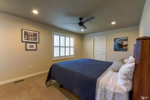Bedroom - 327 Pebble Bch, Monroe, MI 48162 photo 3 of 8