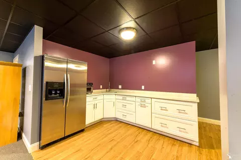 Kitchen - 327 Pebble Bch, Monroe, MI 48162 photo 5 of 5