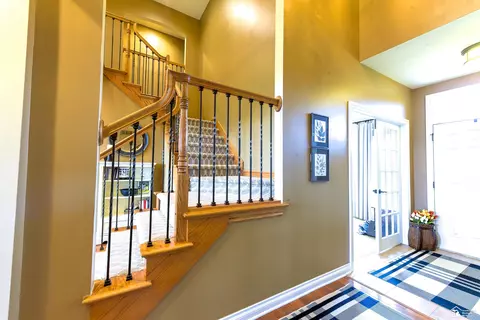 Entry Way - 327 Pebble Bch, Monroe, MI 48162 photo 7 of 10
