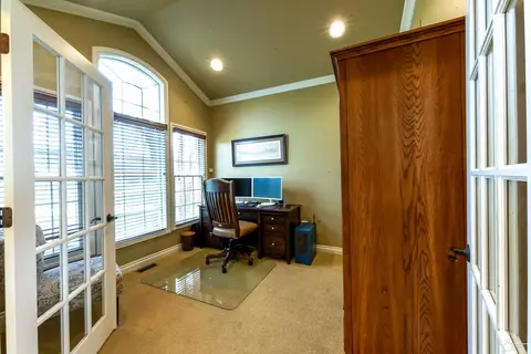 Entry Way - 327 Pebble Bch, Monroe, MI 48162 photo 4 of 10