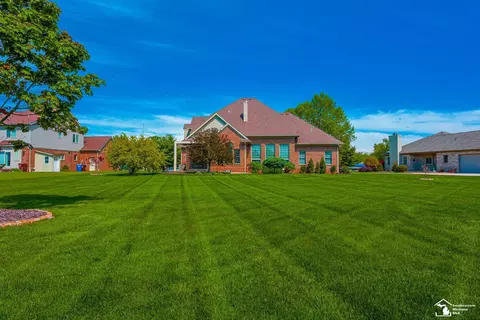 Exterior - 327 Pebble Bch, Monroe, MI 48162 photo 7 of 9