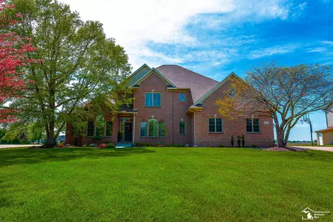 327 Pebble Bch, Monroe, MI 48162