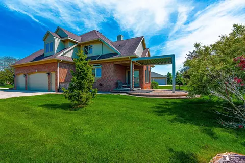 Exterior - 327 Pebble Bch, Monroe, MI 48162 photo 4 of 9