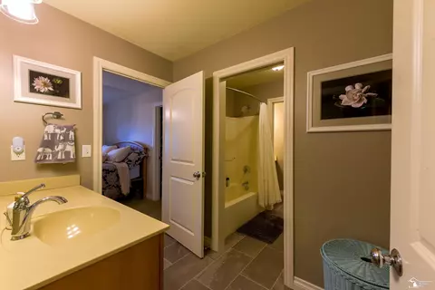 Bath - 327 Pebble Bch, Monroe, MI 48162 photo 4 of 4