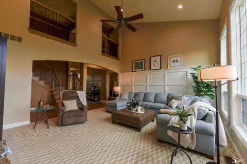 Living - 327 Pebble Bch, Monroe, MI 48162 photo 2 of 4