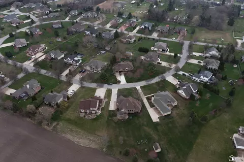 View/Area - 327 Pebble Bch, Monroe, MI 48162 photo 3 of 5