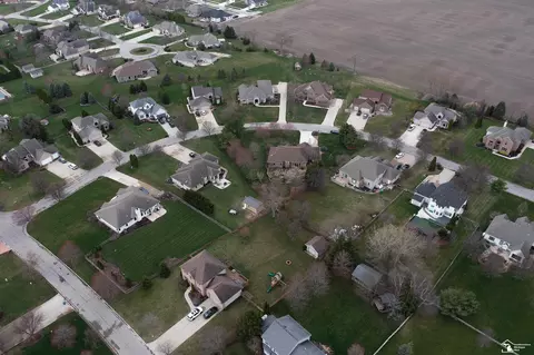 View/Area - 327 Pebble Bch, Monroe, MI 48162 photo 4 of 5