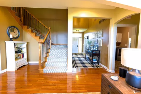 Entry Way - 327 Pebble Bch, Monroe, MI 48162 photo 6 of 10