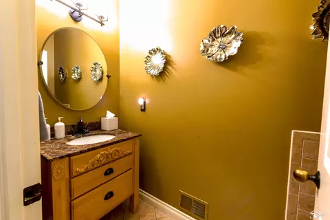 Bath - 327 Pebble Bch, Monroe, MI 48162 photo 3 of 4
