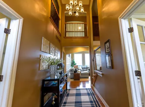 Entry Way - 327 Pebble Bch, Monroe, MI 48162 photo 5 of 10
