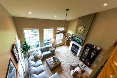 Living - 327 Pebble Bch, Monroe, MI 48162 photo 4 of 4