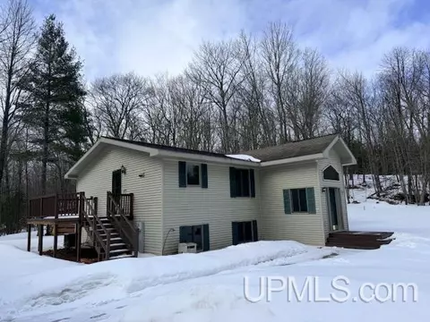 895 Osterberg, Niagara, WI 54151