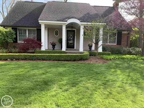 319 Cloverly, Grosse Pointe Farms, MI 48236