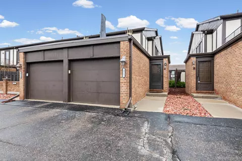 417 Country Clb, Saint Clair Shores, MI 48082