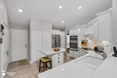Kitchen - 9930 Windemere, Davison, MI 48423 photo 2 of 2