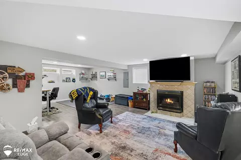 Living - 9930 Windemere, Davison, MI 48423 photo 4 of 4