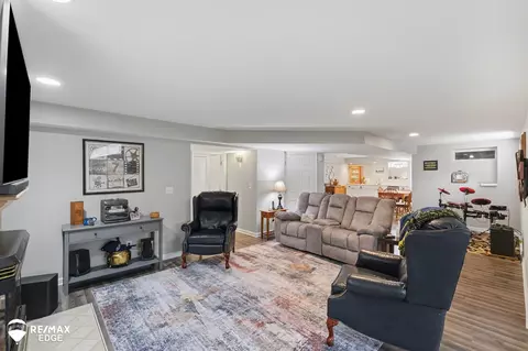 Living - 9930 Windemere, Davison, MI 48423 photo 2 of 4
