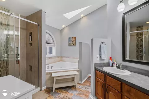 Bath - 9930 Windemere, Davison, MI 48423 photo 1 of 4