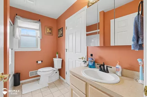 Bath - 9930 Windemere, Davison, MI 48423 photo 3 of 4
