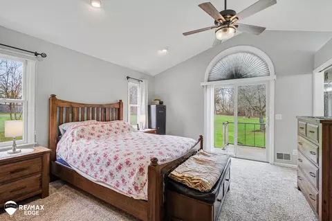 Bedroom - 9930 Windemere, Davison, MI 48423 photo 2 of 3