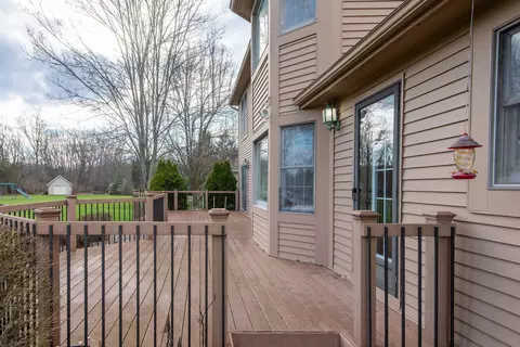 Exterior - 3281 Fieldstone, Flushing, MI 48433 photo 5 of 10