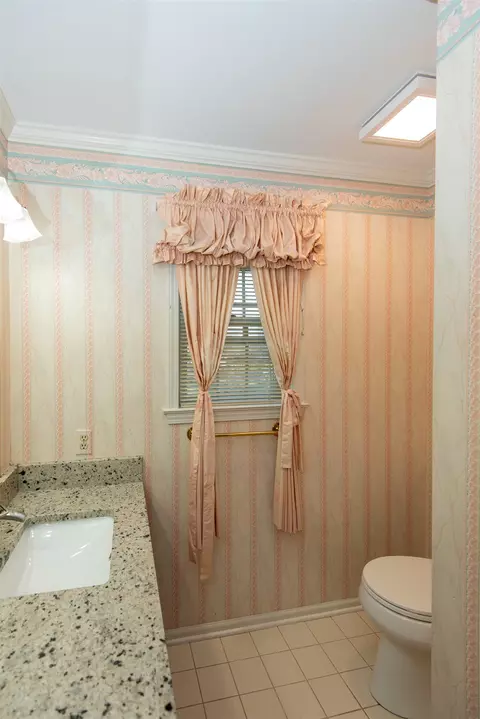 Bath - 3281 Fieldstone, Flushing, MI 48433 photo 9 of 14