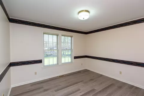 Bedroom - 3281 Fieldstone, Flushing, MI 48433 photo 4 of 9